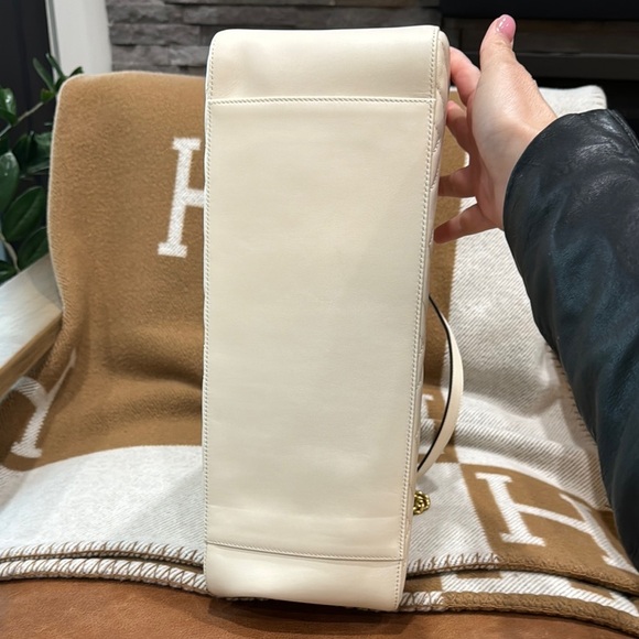 Gucci White and Gold Chevron Shoulder Bag - Picture 6 of 14